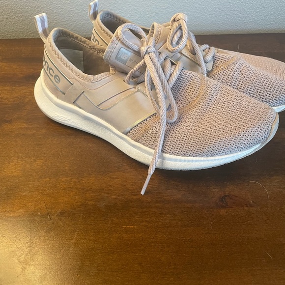 Gently used New Balance sneakers - Picture 3 of 5